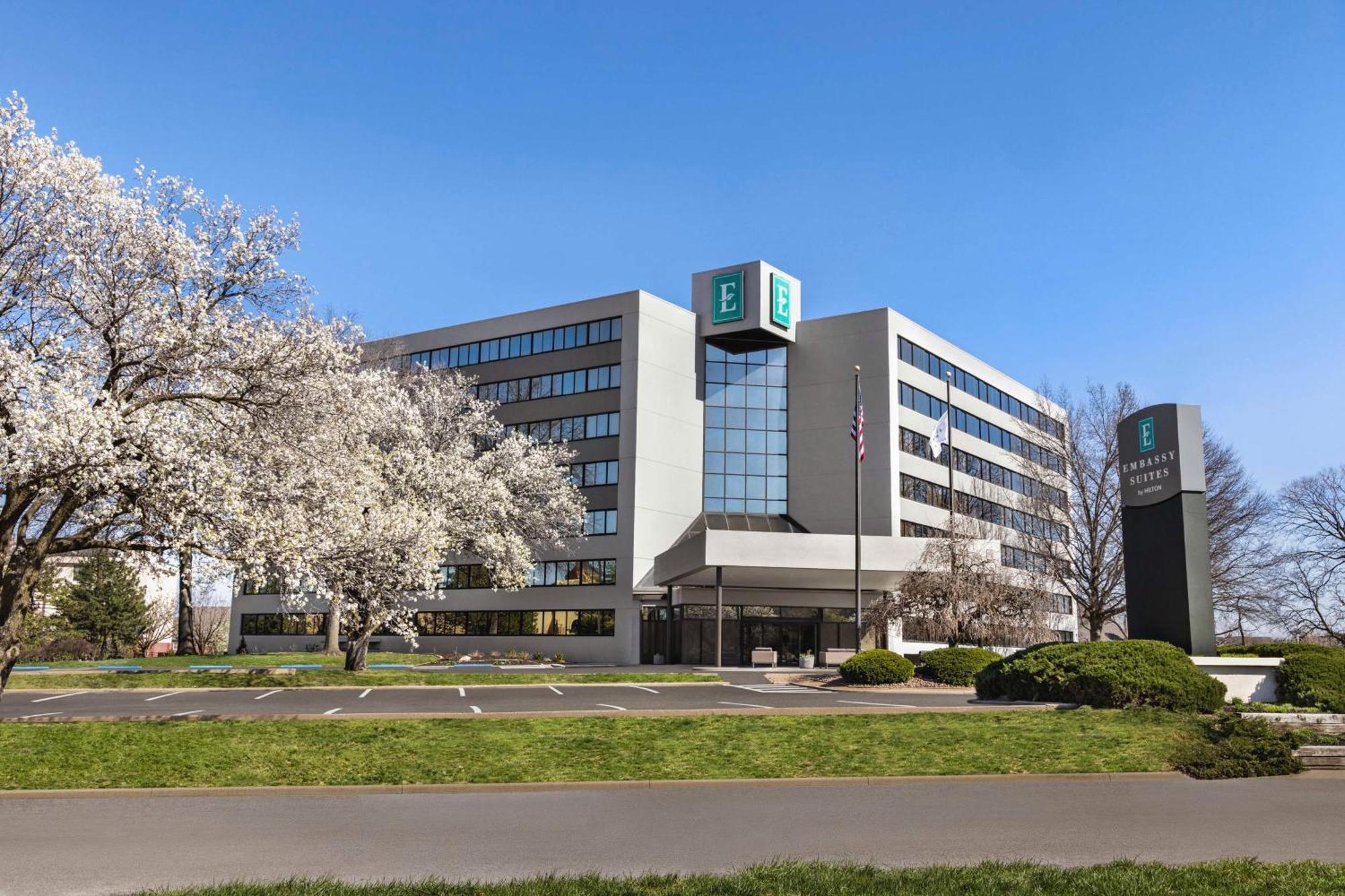 Embassy Suites By Hilton Kansas City Overland Park Exterior photo