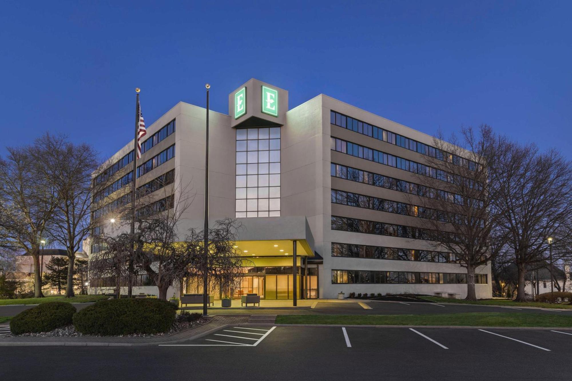 Embassy Suites By Hilton Kansas City Overland Park Exterior photo